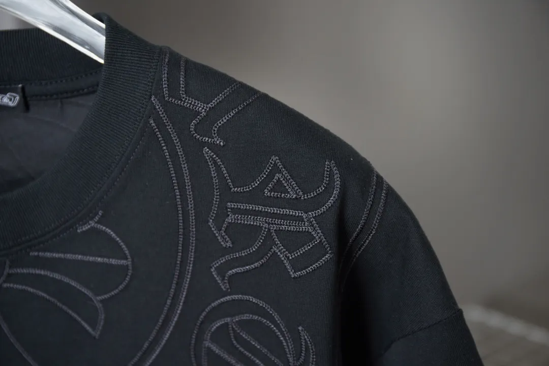 🅿️200 Ch*ome Hearte 25SS early spring new model, hollow embroidered collar and short sleeves with heart, light luxury, essential item for daily commuting for men and women, correct version, welcome to compare, detailed features · 320g 100% pure cotton double yarn jersey fabric · Custom dyed in the same vat, special thickened 32 count double-ply 1X1 thread · Imported Tajima machine embroidery hollow embroidered heart pattern · Garment wash · Double-needle sewing and cross-seam technology · Original main mark, washed tag, brand moisture-proof paper packaging Color: black/white Size: S/M/L/XL